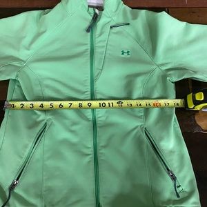Women's Under Armour Rain Jacket Medium in Green